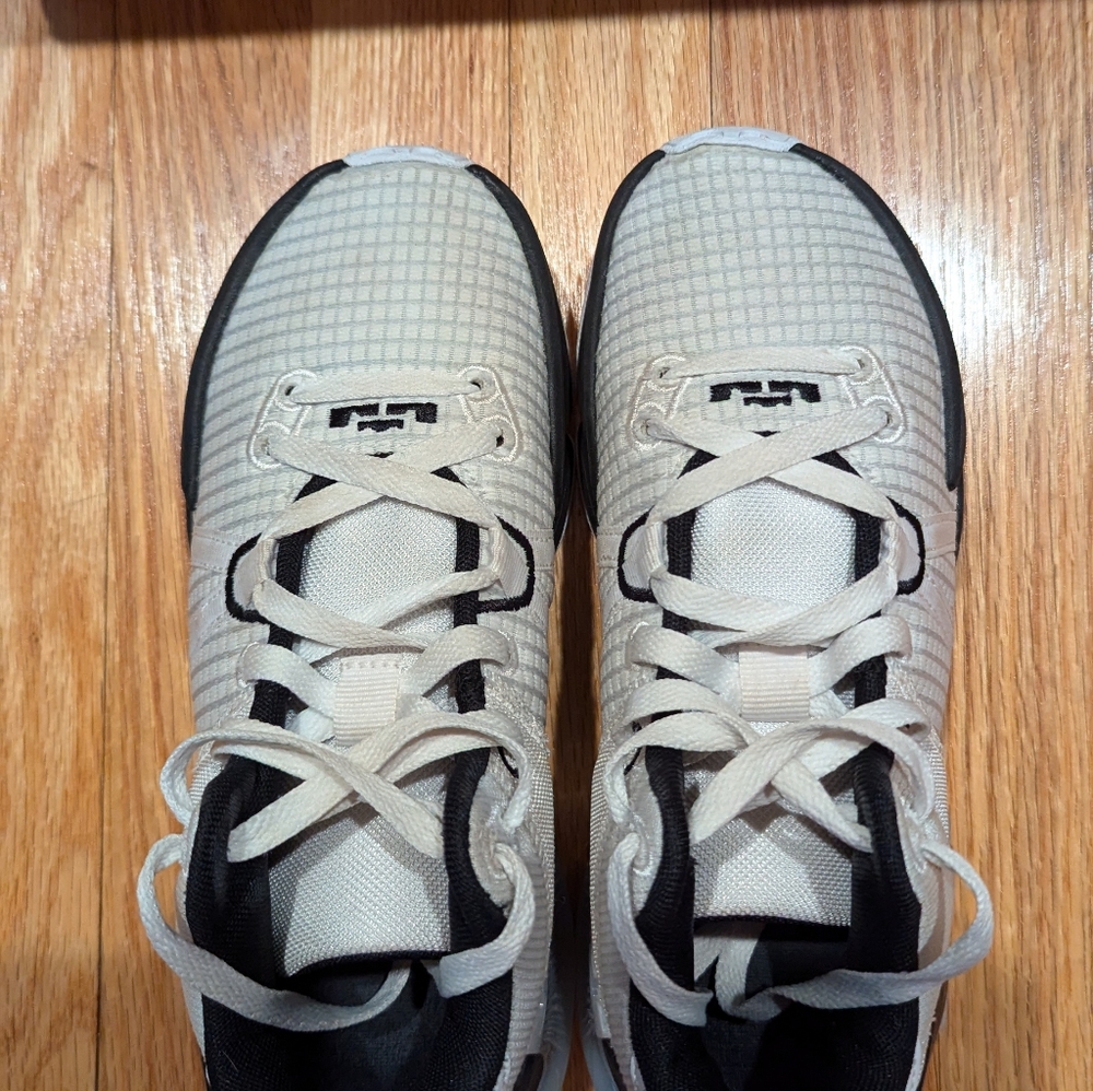 Nike LeBron Witness VII TB, size 5.5 men, 7 women